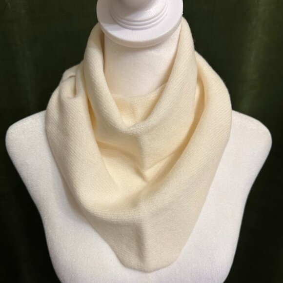 Ivory 100% Wool Shawl Wrap Scarf Soft - Picture 1 of 5